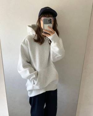彼とシェアもいいね♡【GU】ビッグスウェットパーカのゆるさがかわいいと大評判！