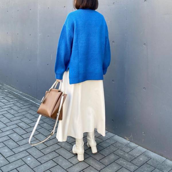 あのドラマヒロインと同じ！？【青ニット♡】こなれ感のあるコーデが大人気です