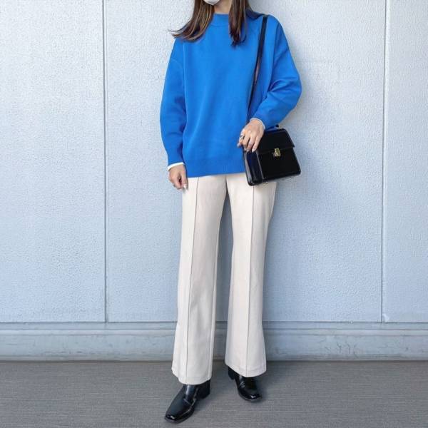 あのドラマヒロインと同じ！？【青ニット♡】こなれ感のあるコーデが大人気です