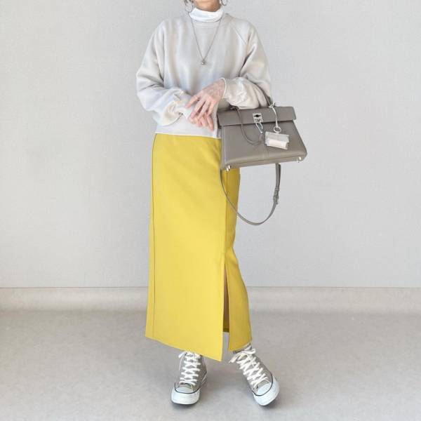 チラッと肌見せ！すっきり細見え！スリット入り【GU】カットソーナローミディスカート