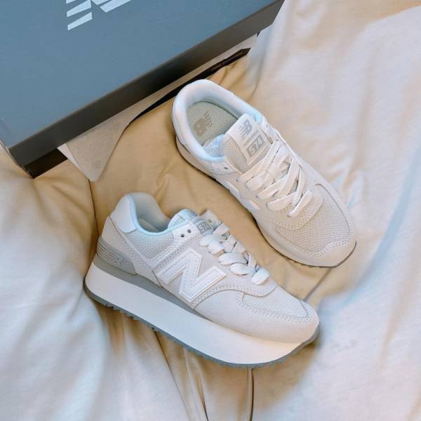 おしゃれさんはもう履いてる！【ホワイトスニーカー】定番ブランドの新作アイテムをチェック