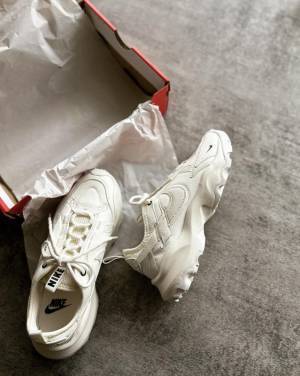 おしゃれさんはもう履いてる！【ホワイトスニーカー】定番ブランドの新作アイテムをチェック