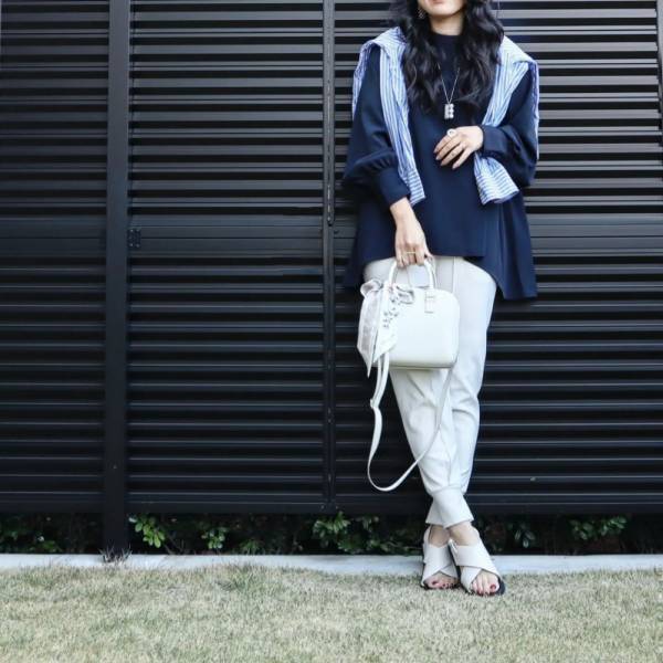 「赤ネイルがセクシー映え！」【ユニクロ】の超優秀バックストラップサンダルが大活躍の予感