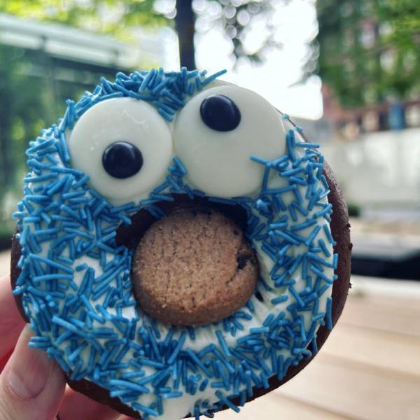 「食べるのがもったいない？！」【クリスピー・クリーム・ドーナツ×セサミストリート】がかわいすぎ！