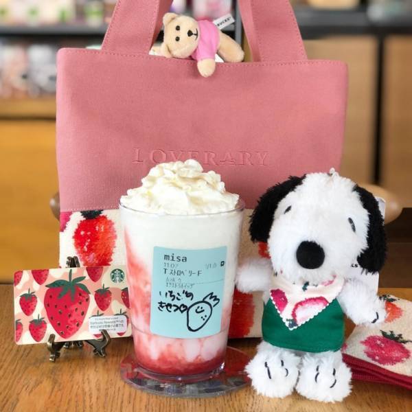 「これは絶対ハマるよ！カスタムでクリーム増量♡」【スタバ】新作はストロベリー フラペチーノ