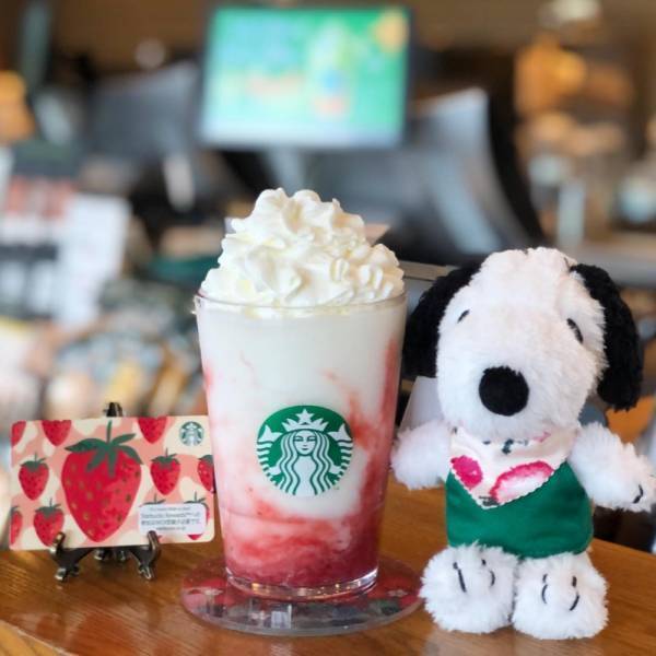 「これは絶対ハマるよ！カスタムでクリーム増量♡」【スタバ】新作はストロベリー フラペチーノ
