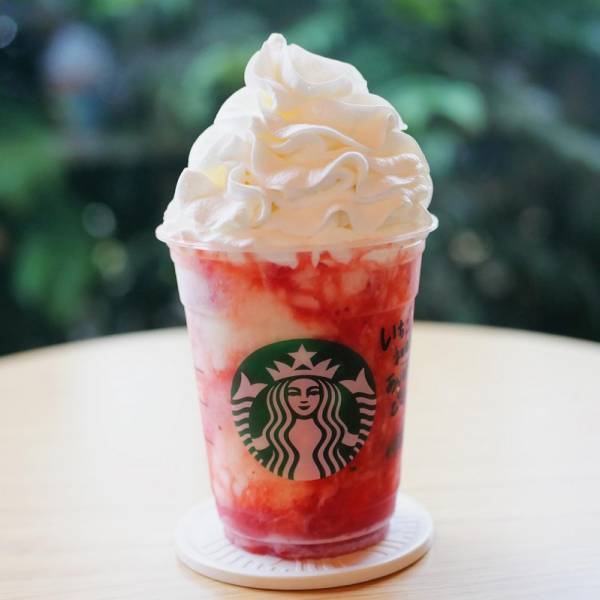 「これは絶対ハマるよ！カスタムでクリーム増量♡」【スタバ】新作はストロベリー フラペチーノ