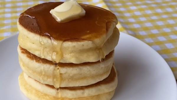 【ふわふわのホットケーキ】を簡単に作る方法！市販のホットケーキミックスで作れる裏技レシピ