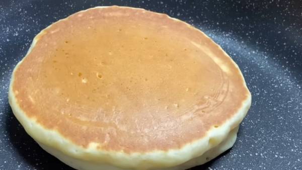 【ふわふわのホットケーキ】を簡単に作る方法！市販のホットケーキミックスで作れる裏技レシピ