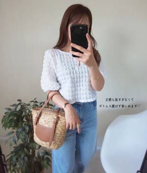 「これ着れば女っぽ見え確実！」【GU】シャーリングTはシンプルコーデも映えさせちゃう万能トップス