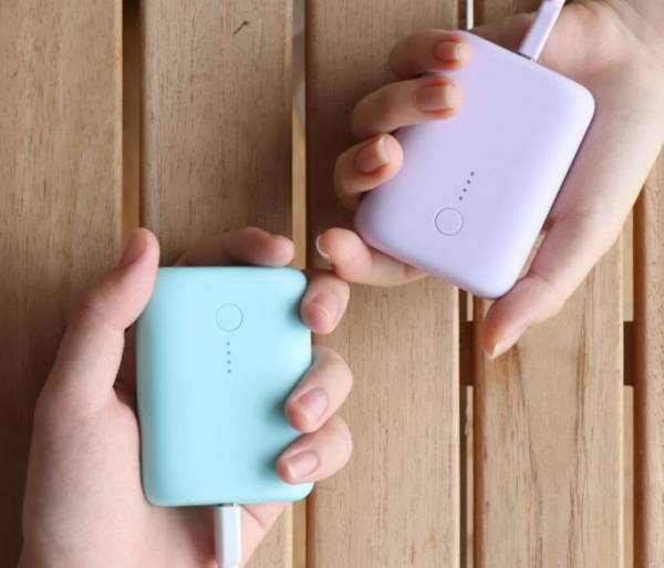 どこでもおしゃれにスマホ充電！国内最小モバイルバッテリーの【MOTTERU】で急な電池切れとはおさらば♡