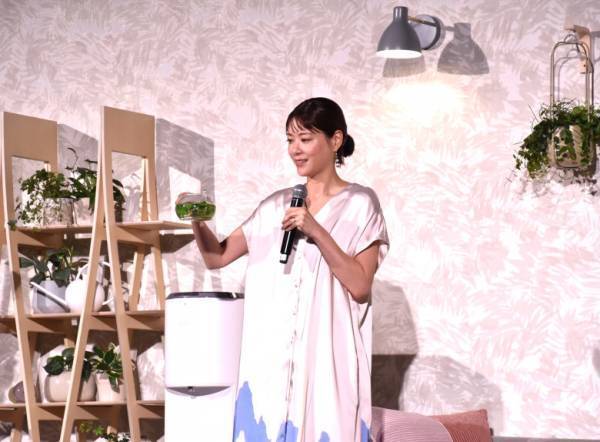 【上野樹里さん】登場！ヘルシーな美しさはおいしいお水と夫婦のルーティンにあり！？新CMお披露目発表会レポ
