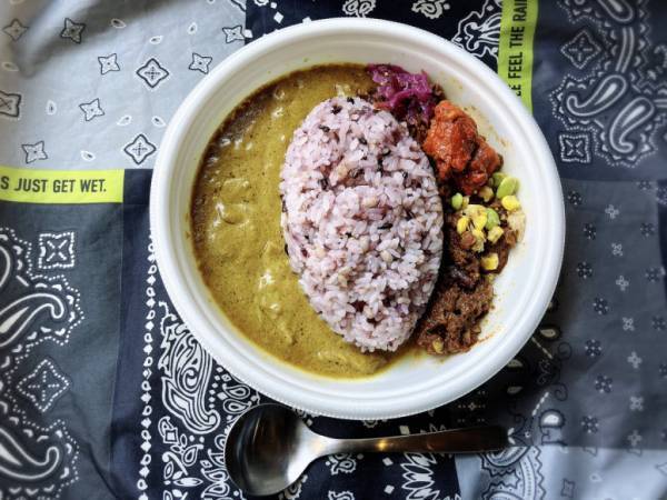 「暑い夏こそカレーでしょ！」【セブンイレブン】名店監修の激うまカレーをいただきます♪