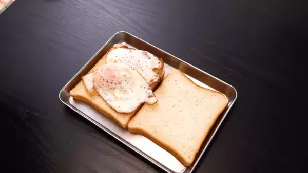 【フライパンで作る卵ホットサンド】10分で完成！食パン2枚でできる簡単レシピ