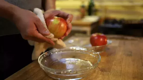 【りんご飴の作り方レシピ】おうちでパリパリの屋台の味を再現♡
