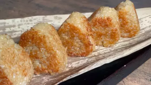 【絶品焼きおにぎりの作り方レシピ】フライパンで簡単にできる醤油焼きおにぎり！作り置きやお弁当にも
