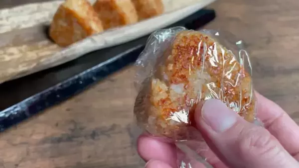 【絶品焼きおにぎりの作り方レシピ】フライパンで簡単にできる醤油焼きおにぎり！作り置きやお弁当にも