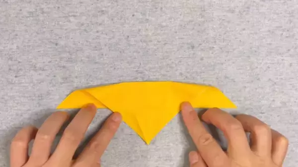 【秋の折り紙】簡単！子供もいっしょに楽しめるかわいいイチョウの作り方