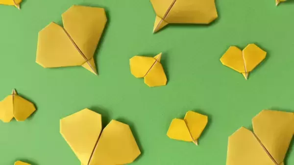 【秋の折り紙】簡単！子供もいっしょに楽しめるかわいいイチョウの作り方