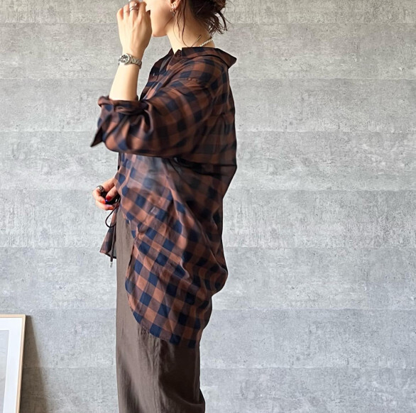 「秋のおしゃれを先取りできる1枚です！」【ユニクロ×イネス】透け感のあるチェックシャツ