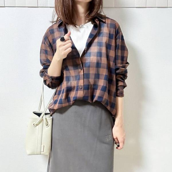 「秋のおしゃれを先取りできる1枚です！」【ユニクロ×イネス】透け感のあるチェックシャツ