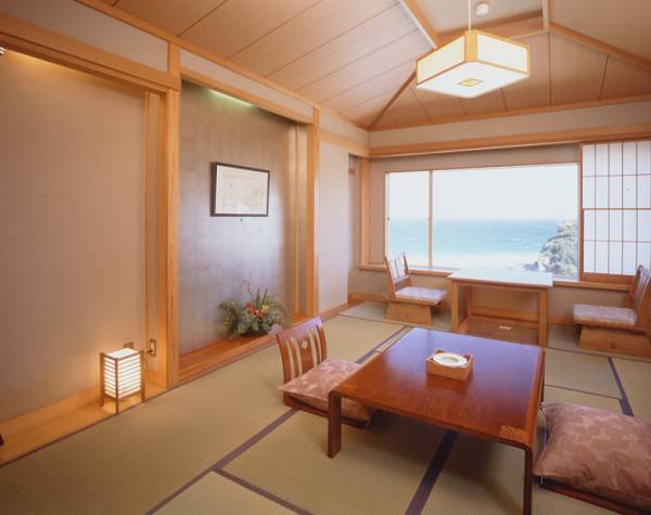 「家族旅行がしたくなるね♡」【ホテル伊豆急】白い砂浜と海をゆっくり眺めて過ごしたい♪リニューアルした客室も要チェック！