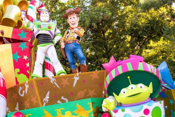 40周年のお祝いも同時に楽しめる！【東京ディズニーランド】の「ディズニー・クリスマス」の見所をご紹介♪