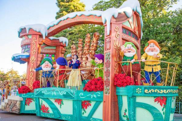 40周年のお祝いも同時に楽しめる！【東京ディズニーランド】の「ディズニー・クリスマス」の見所をご紹介♪