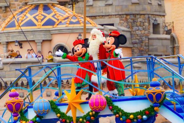 サンタクロースもダンス！【東京ディズニーシー】の「ディズニー・クリスマス」の見所をご紹介♪