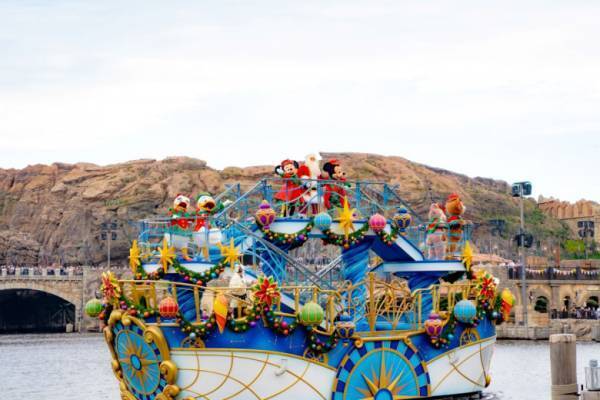 サンタクロースもダンス！【東京ディズニーシー】の「ディズニー・クリスマス」の見所をご紹介♪