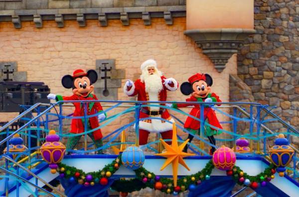 サンタクロースもダンス！【東京ディズニーシー】の「ディズニー・クリスマス」の見所をご紹介♪
