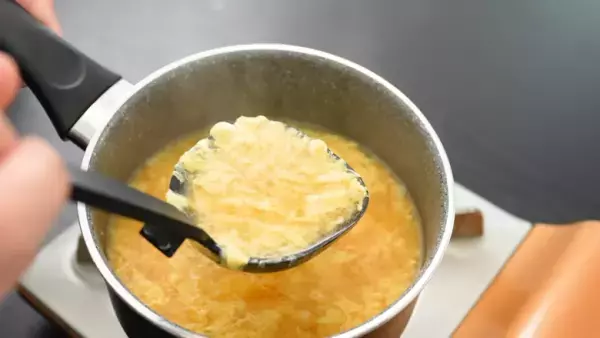 【卵スープの作り方】鶏ガラで簡単！たまごふわふわの絶品中華スープレシピ