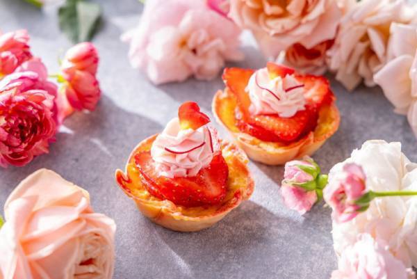 バラが丸ごと食べられる！？【コンラッド東京】新作アフタヌーンティー試食レポ