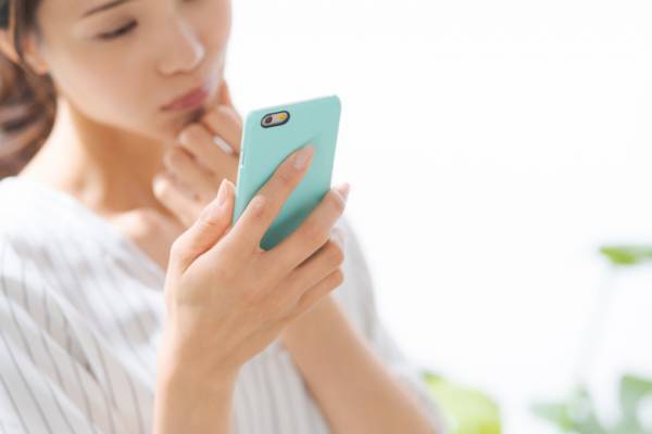 「彼氏から連絡来ない」ほっとく期間は？彼から連絡がないときの対処法も解説