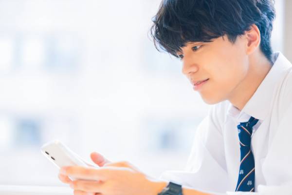 「彼氏から連絡来ない」ほっとく期間は？彼から連絡がないときの対処法も解説