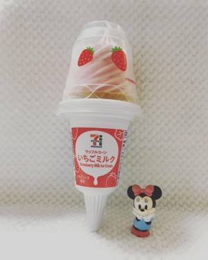 「新作いちごアイス4連発！」冬こそ【コンビニアイス】が最強！あったかい部屋で食べたいな♡