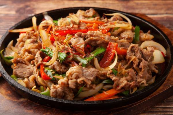 【コストコのプルコギビーフ】人気アレンジレシピ11選！絶品チャーハンなど