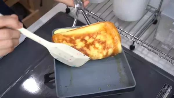 「余ったお餅で作れる」フレンチトーストの簡単レシピ♡もちもちで美味しい！