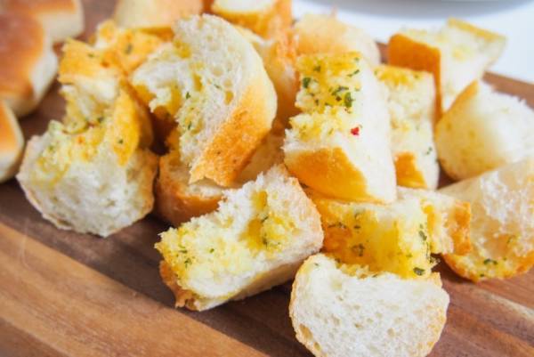 【コストコのガーリックブレッド】食べ方や冷凍保存方法、アレンジレシピなど