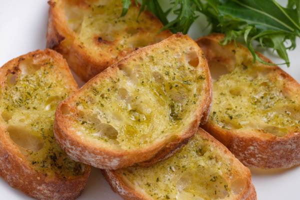 【コストコのガーリックブレッド】食べ方や冷凍保存方法、アレンジレシピなど