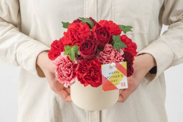 「オンラインで素敵なお花が贈れる！」【日比谷花壇】のフラワーギフトサービスをご紹介♡