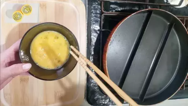 【お弁当の卵焼き】かわいい作り方レシピ！美味しい定番おかずの簡単アレンジ