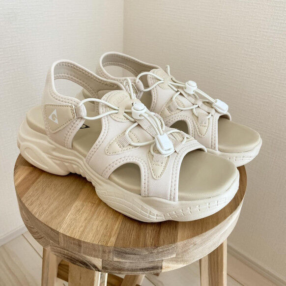 完売確実の人気ぶり！」【しまむら】新作の厚底サンダルは絶対おさえ 