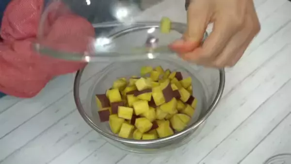 超簡単！【さつまいもで絶品おやつの作り方】たった5分で病みつきレシピ♡