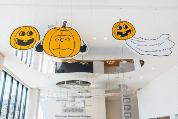 【スヌーピーミュージアム】でハロウィーンを満喫しよう！カフェにはキュートな限定メニューも登場♪