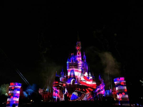 「夜空いっぱいに魔法が広がる！」【東京ディズニーランド】新ナイトショー“Reach for the Stars”は感動間違いなし♪