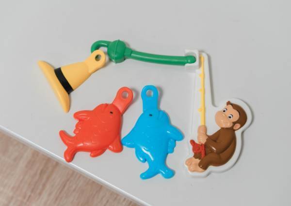 クリスマスやお正月にぴったり♪【ハッピーセットⓇ】に「おさるのジョージ」と「すみっコぐらし」が登場！