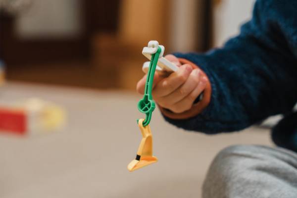 クリスマスやお正月にぴったり♪【ハッピーセットⓇ】に「おさるのジョージ」と「すみっコぐらし」が登場！