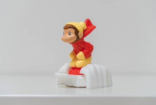 クリスマスやお正月にぴったり♪【ハッピーセットⓇ】に「おさるのジョージ」と「すみっコぐらし」が登場！