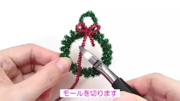 「100均の材料で超簡単にできる！」かわいすぎるクリスマスリースの作り方